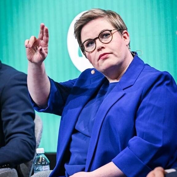 Annika Saarikko vakuuttaa palknanneensa Markkasen vain tämän ammatillisten kykyjen vuoksi. Annika Saarikko vakuuttaa palknanneensa Markkasen vain tämän ammatillisten kykyjen vuoksi.
