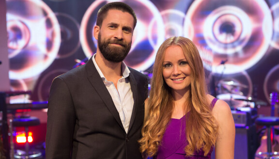 SuomiLOVE sai ensiesityksensä TV2:lla vuonna 2014. Tuolloin juontajina olivat Ilkka Villi ja Marja Hintikka.