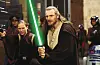 Liam Neeson teki ensiesiintymisensä Star Wars -universumissa elokuvassa Episodi I: Pimeä uhka (1999). Hänen roolihahmonsa oli jedi Qui-Gon Jinn.