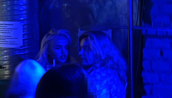 Viime perjantaina (1.9.) Iida ja Archie yrittivät siirtyä katseilta piiloon. He viihtyivät karaokebaarissa puolenyön aikoihin perjantain ja lauantain välisenä yönä.