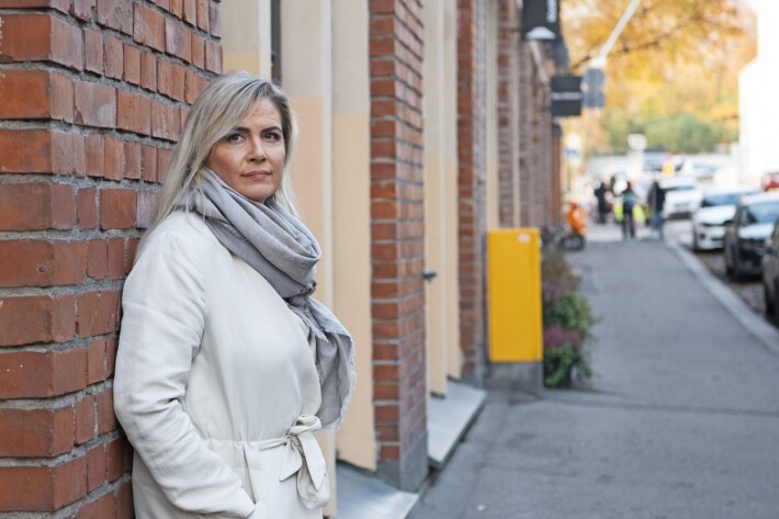 Kaisa Liski on taistellut oikeudessa myös Riihimäen kaupungin kanssa. Kaisa sai tuomion rakentamisrikkomuksesta aloittaessaan maansiirtotyöt tontillaan ilman rakennuslupaa. Nyt naisella on harteillaan jo kaksi rikossyytettä. Kaisa Liski on taistellut oikeudessa myös Riihimäen kaupungin kanssa. Kaisa sai tuomion rakentamisrikkomuksesta aloittaessaan maansiirtotyöt tontillaan ilman rakennuslupaa. Nyt naisella on harteillaan jo kaksi rikossyytettä.