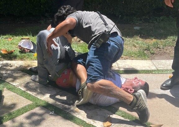 Jason jouduttiin ottamaan kiinni hänen tunkeuduttuaan Britneyn kotiin.