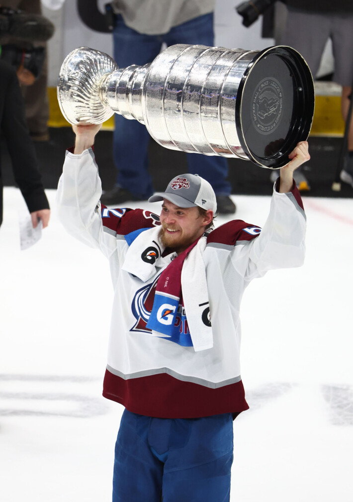 Coloradon sankari. ”Arsin” nykysopimus NHL-seura Avalanchen kanssa on viisivuotinen ja kokonaisarvoltaan 22,5 miljoonaa euroa. Coloradon sankari. ”Arsin” nykysopimus NHL-seura Avalanchen kanssa on viisivuotinen ja kokonaisarvoltaan 22,5 miljoonaa euroa.
