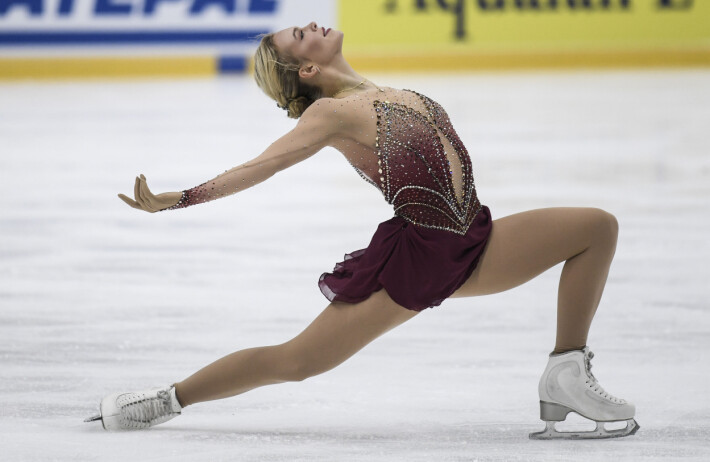 Emmi on kolminkertainen Suomen mestari ja olympiatason taitoluistelija. Emmi on kolminkertainen Suomen mestari ja olympiatason taitoluistelija.