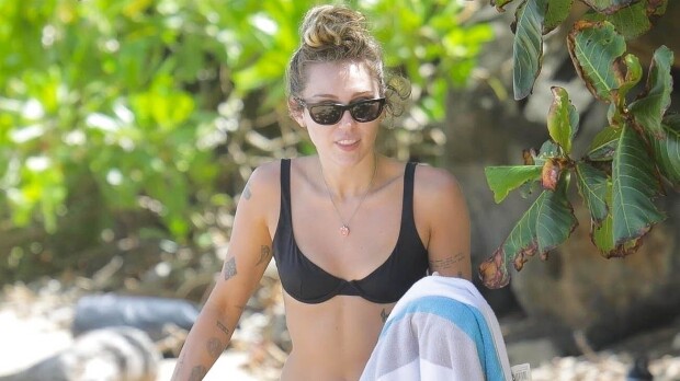 Paparazzi yllätti! Miley Cyrus ikuistettiin upeana bikinikuvissa Havaijilla