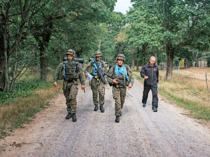 Jari Isometsä, 54, on uskomattomassa kunnossa hiihtää 2 500 kilometriä