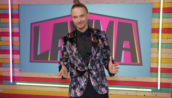 Roope kehitti Lauma-tv-sarjan alkuperäisidean. Hänen juontamassaan ohjelmassa nähtiin vakiokilpailijoina Ernest Lawson, Heli Sutela, Köpi Kallio, Fathi Ahmed ja Shirly Karvinen.