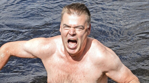 Uutuuskirja: Raimo Helmisen kauhunhetket - joutui rajuun onnettomuuteen ja virtsasi verta: ”Oli helvetin lähellä...”