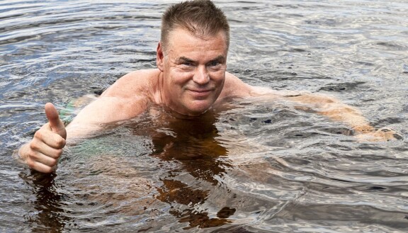 Onhan tää ny hianoo! Raipe pitää pulikoimisesta sekä Sir Elwoodin hiljaisista väreistä.