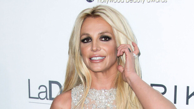 Veitset heiluvat jälleen – Britney Spears julkaisi shokkivideon aborttipaljastuksen jälkeen