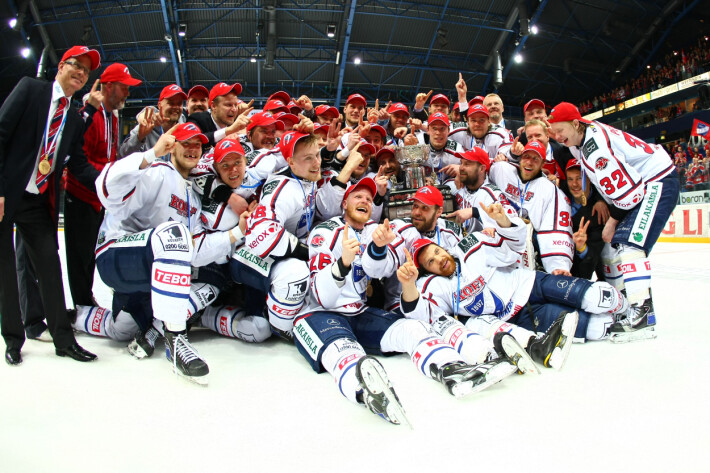 HIFK juhli edellistä Suomen mestaruuttaan pieni ikuisuus sitten eli keväällä 2011. HIFK juhli edellistä Suomen mestaruuttaan pieni ikuisuus sitten eli keväällä 2011.