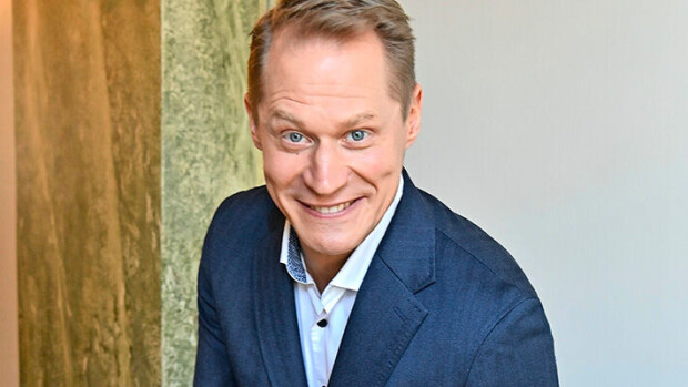 Miljonääri-imitaattori Jarkko Tamminen kasvoi lamaperheessä: ”Osaan arvostaa saavutuksiani” Jarkko Tamminen