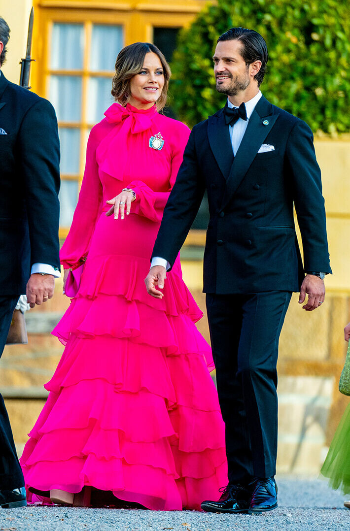 Prinsessa Sofian espanjalaistyylinen iltapuku oli ruotsalaisen muotisuunnittelija Lars Wallinin käsialaa. Laukun hän oli valinnut Christian Louboutinin ja kengät Gianvito Rossin mallistoista.