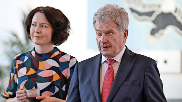 Näin Sauli Niinistö kommmentoi historiallista päivää: 'Jokainen maa maksimoi...' Jenni ja Sauli Niinistö