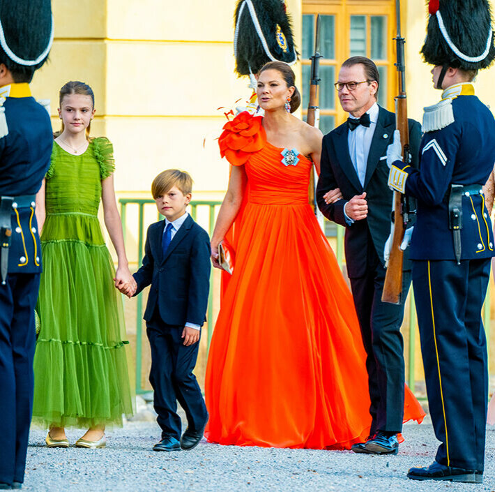 Torstaina (14.9.) Daniel osallistui perheensä kanssa kuninkaan jubileejuhlan oopperailtaan. Myös prinssin vanhemmat Olle ja Ewa Westling olivat menossa mukana.
