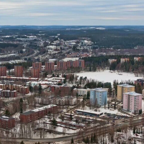 ME-tulosta jahtaava Teemu löi sukset jalkaan Jyväskylän talvisissa maisemissa. Arkistokuva. ME-tulosta jahtaava Teemu löi sukset jalkaan Jyväskylän talvisissa maisemissa. Arkistokuva.