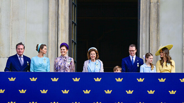 Kuninkaan juhlat Tukholmassa: Kaarle Kustaa röhnötti kirkossa ja prinsessa Sofian hattu varasti show'n