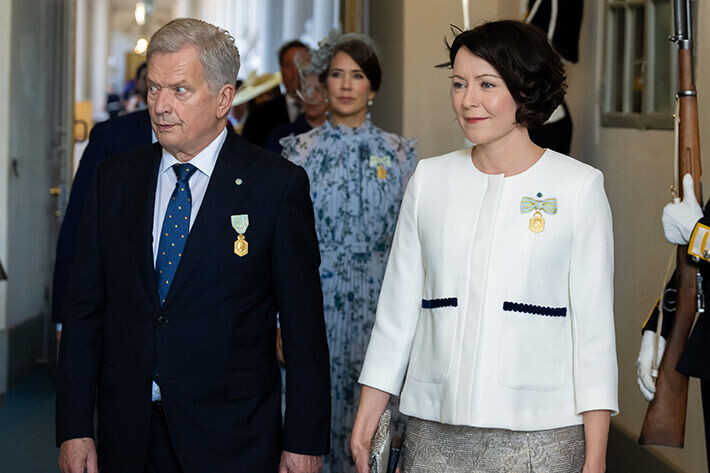 Presidenttipari Sauli Niinistö ja Jenni Haukio on Kaarle Kustaan juhlallisuuksissa kutsuvieraana. Presidenttipari Sauli Niinistö ja Jenni Haukio on Kaarle Kustaan juhlallisuuksissa kutsuvieraana.