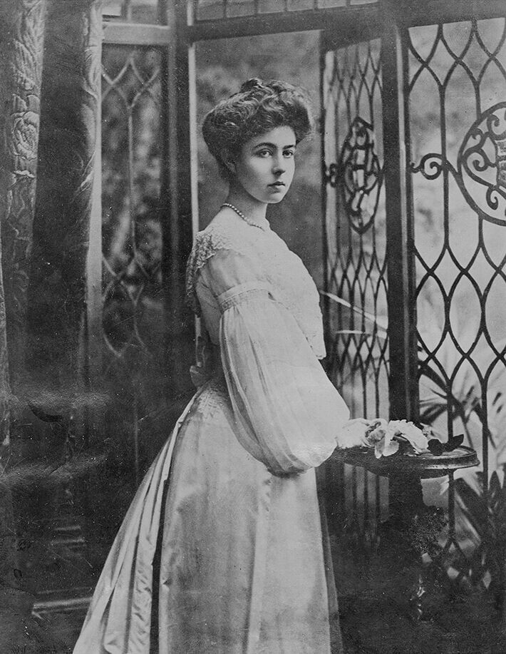 Margaret oli Ison-Britannian ja Irlannin prinsessa. Hänen serkkujaan olivat muun muassa Ison-Britannian kuningas Yrjö V, Norjan kuningatar Maud, Romanian kuningatar Marie ja Saksan keisari Vilhelm II. Nykyisin Margaretin lapsuudenkodissa asuu nykyään Edinburghin herttuapari Edward ja Sophie. Margaret oli Ison-Britannian ja Irlannin prinsessa. Hänen serkkujaan olivat muun muassa Ison-Britannian kuningas Yrjö V, Norjan kuningatar Maud, Romanian kuningatar Marie ja Saksan keisari Vilhelm II. Nykyisin Margaretin lapsuudenkodissa asuu nykyään Edinburghin herttuapari Edward ja Sophie.