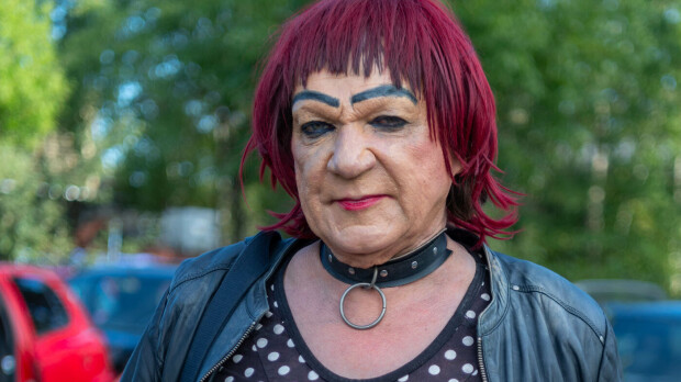 Transvestiitti romukauppias Markus Kuotesaho teki radikaalin ratkaisun: 'Kivut eivät ole vieläkään parantuneet'