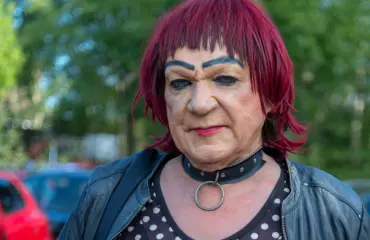 Transvestiitti romukauppias Markus Kuotesaho teki radikaalin ratkaisun: "Kivut eivät ole vieläkään parantuneet"