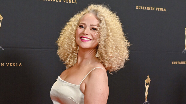 Pippa Laukka läpikuultavassa asussaan: 'Elämän ei tarvitse olla synkkää ja ikävää'