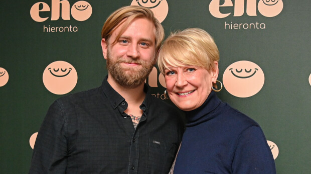 Joel Harkimon ja Leena-äidin lämmin kuvajulkaisu ihastuttaa