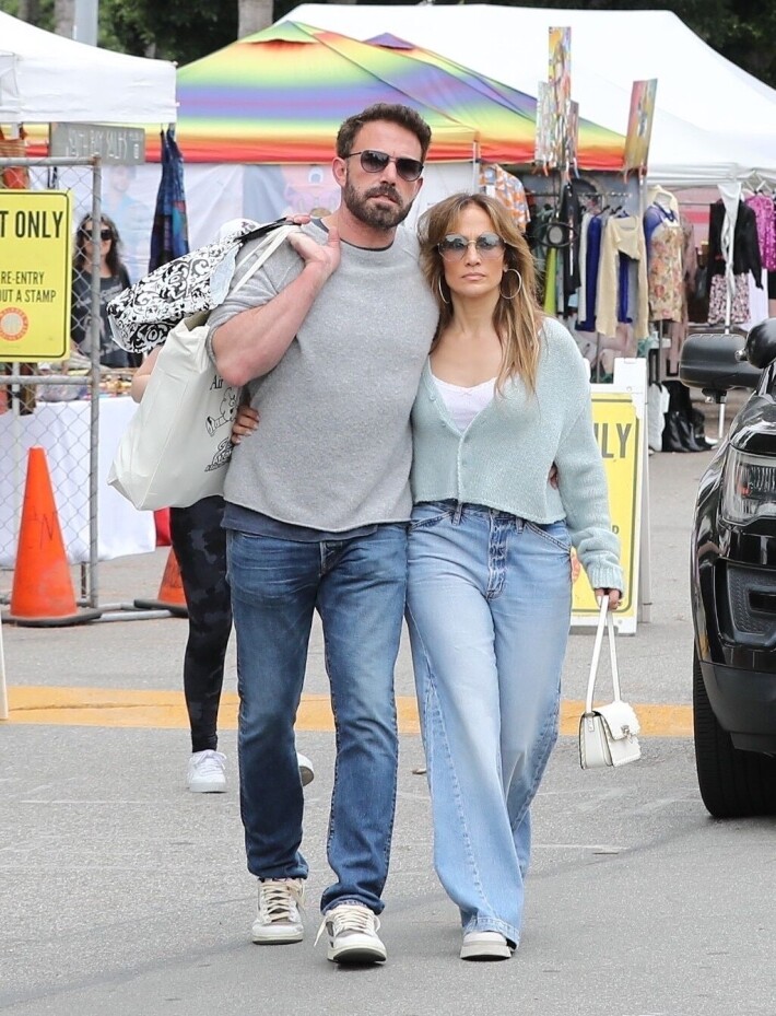 Paparazzi iski! Ben Affleck ja Jennifer Lopez yllätettiin taviksina kirpputorilta