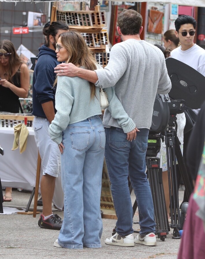 Paparazzi iski! Ben Affleck ja Jennifer Lopez yllätettiin taviksina kirpputorilta