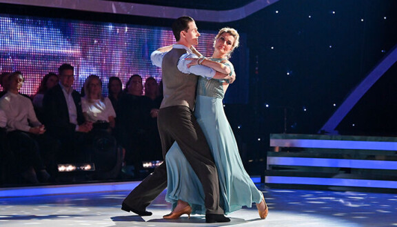 – Sinulla on luontainen esiintyjän lahja. Pääsit ihanasti musiikkiin sisään ja eläydyit siihen, tanssituomari Helena Ahti-Hallberg kehui Marian valssia.