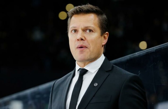 Ex-kiekkoilija Sami Kapanen, 49, seuraa tarkasti jälkikasvunsa edesottamuksia. Ex-kiekkoilija Sami Kapanen, 49, seuraa tarkasti jälkikasvunsa edesottamuksia.
