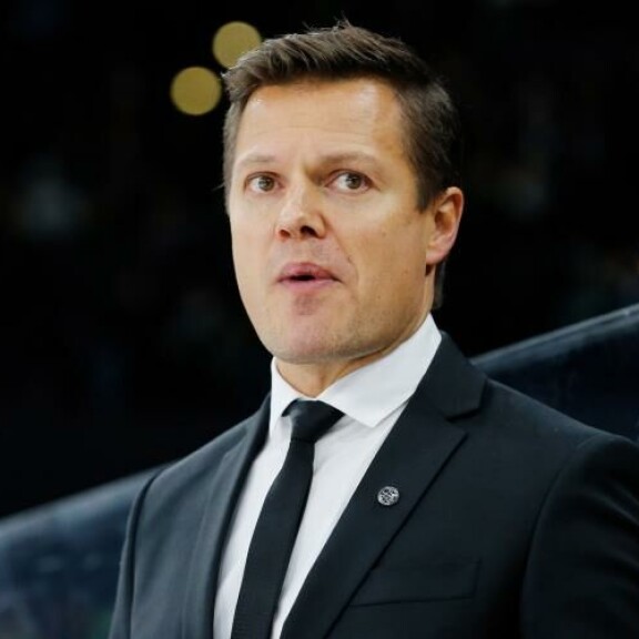 Ex-kiekkoilija Sami Kapanen, 49, seuraa tarkasti jälkikasvunsa edesottamuksia. Ex-kiekkoilija Sami Kapanen, 49, seuraa tarkasti jälkikasvunsa edesottamuksia.