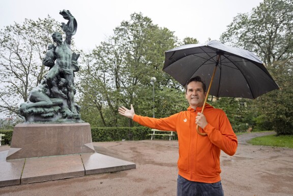 Mika arvelee ylimielisyysvihjailujen olevan yritys tulpata hänen kannattajakorttiensa allekrjoitusinnokkuutta.