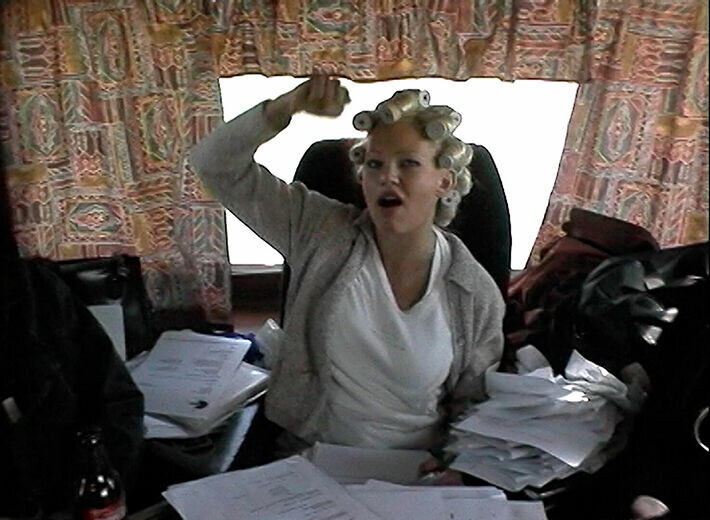 Linda-dokumenttisarjan ensimmäisessä jaksossa matkustetaan supertähden keikkabussissa.