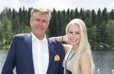 Reijo Oraksen Olivia-tytär on somejulkkis – tällaista palautetta taidekauppias saa Facebook-julkaisuistaan