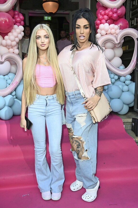 Madonna löysi unelmiensa lapsen adoptiopojastaan, Kris Jenner salasi poikansa yliannostuksen – näiden tähtien perheongelmat päätyivät valokeilaan