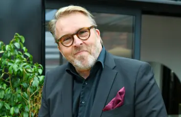 Joel Hallikaista odotti pelottava näky: sudet liikkuivat mökkitiellä!