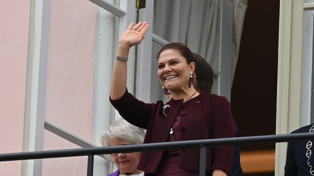 Prinsessa Victoria tervehti kansaa Loviisassa - sai aikaan yleisöryntäyksen
