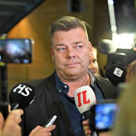 Jari Sillanpää on myöntänyt ottaneensa kuvia lapsipornoa sisältävästä laittomasta aineistosta. Neljä vuotta sitten hän valehteli oikeudessa ja kiisti kaiken. Jari Sillanpää