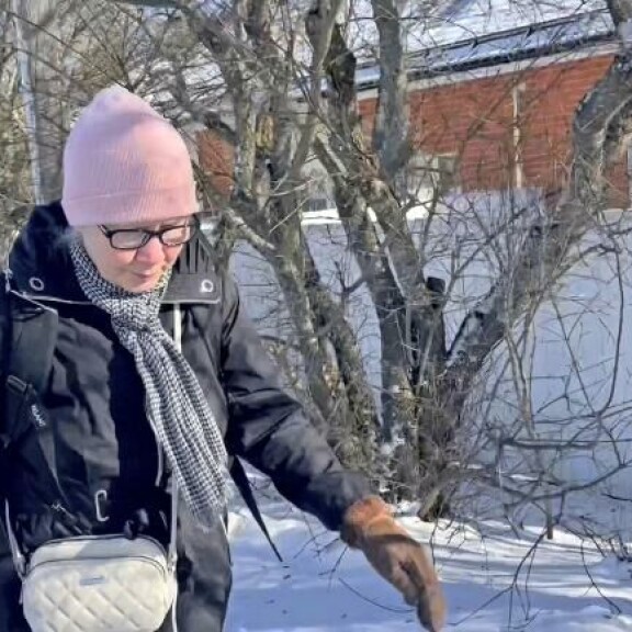 Tältä Anneli Auer nyt arjessaan näyttää: kohuäiti on miltei tunnistamaton kadulla kävellessään. Anneli Auer