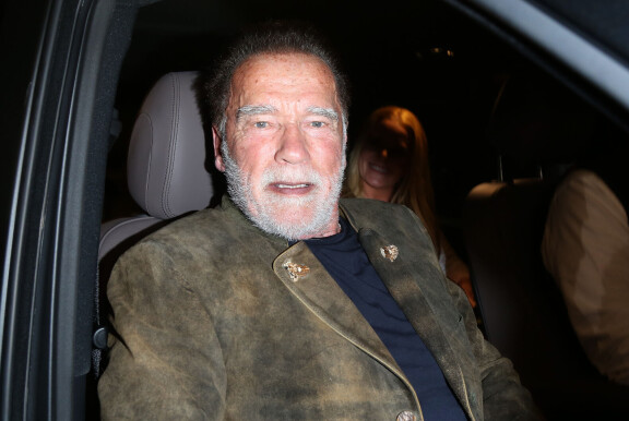 Räps! Arnoldin saapuminen herätti heti ihmisten huomion.