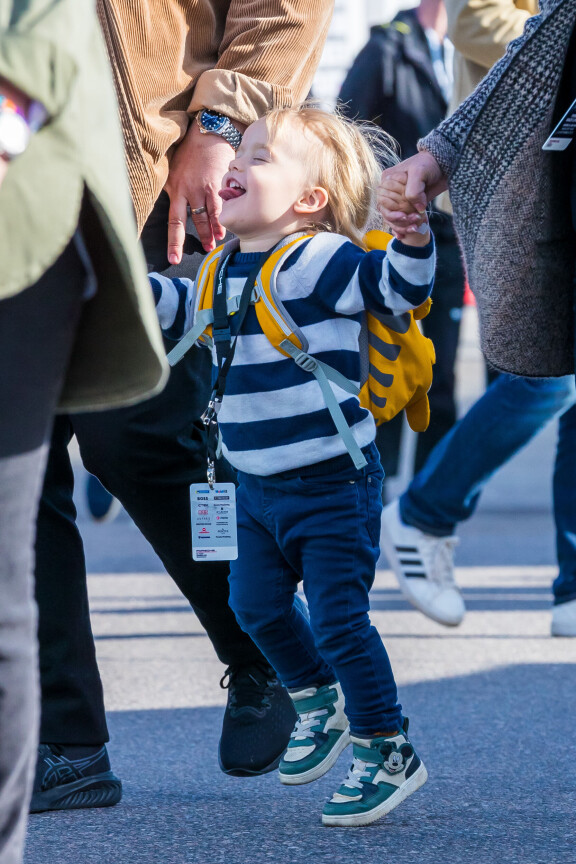 Prinssi Julian hassutteli.