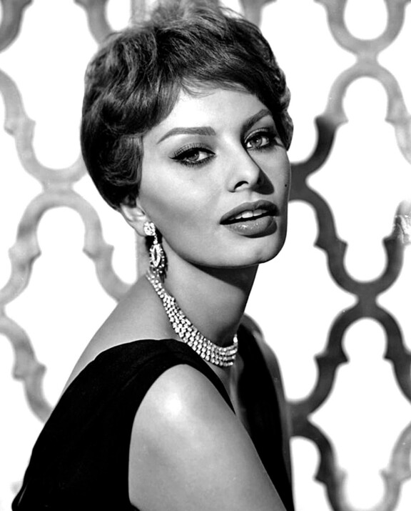 Sophia tähditti myös elokuvaa Sortin nainen – That Kind of Woman (1959).