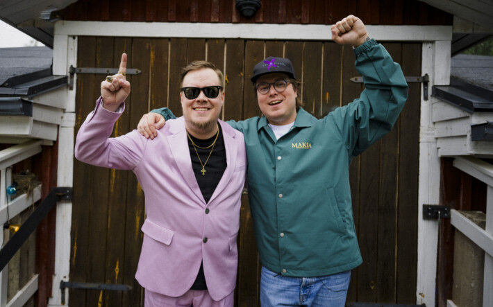 Ellinoora antoi puolisolleen luvan musisoida jatkossakin Hätä-Miikan kanssa. Ellinoora antoi puolisolleen luvan musisoida jatkossakin Hätä-Miikan kanssa.
