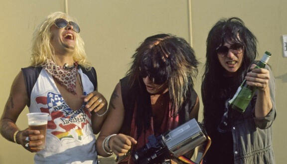 Mötley Crüe bailasi Hanoi Rocksin kanssa, kunnes amerikkalaisbändin solisti Vince Neil (vas.) kaahasi kännissä kohtalokkain seurauksin. Kuvassa myös Nikki Sixx (kesk.) ja Mick Mars (oik.).
