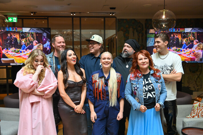 Vain Elämää -sarjan syksyn 2023 artistikattaus: Ellinoora, Jouni Hynynen, Janna, Hätä-Miikka, Anna Puu, A.W. Yrjänä, Vicky Rosti ja Robin. Vain Elämää -sarjan syksyn 2023 artistikattaus: Ellinoora, Jouni Hynynen, Janna, Hätä-Miikka, Anna Puu, A.W. Yrjänä, Vicky Rosti ja Robin.