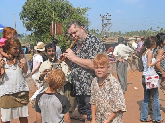 Vesku kävi vuonna 2004 Intiassa tapaamassa poikiaan.