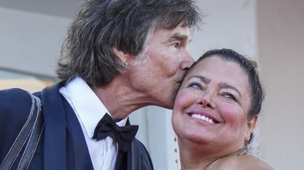 Kauniit ja rohkeat -Ridge 14 vuotta naimisissa! Ronn Moss nappasi vaimosta eroottisen kuvan