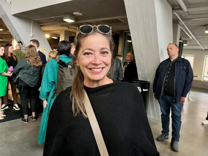 Uskoisitko häntä 62-vuotiaaksi? Saija Hakola-Tikanoja ei vaikuta vanhentuneen päivääkään. Uskoisitko häntä 62-vuotiaaksi? Saija Hakola-Tikanoja ei vaikuta vanhentuneen päivääkään.