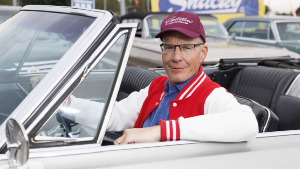 Professori Matti Kukkonen luotsaa ökyauto-harrastajia – ”Tallissani on kolme amerikanrautaa”